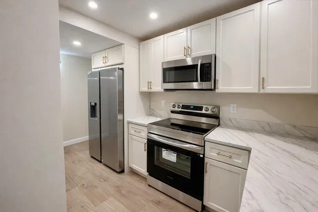 Unit 205 photo 4
