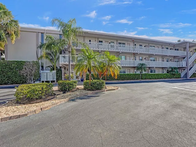 Unit 205 photo 18
