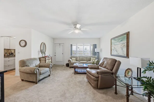 Unit 307 photo 14