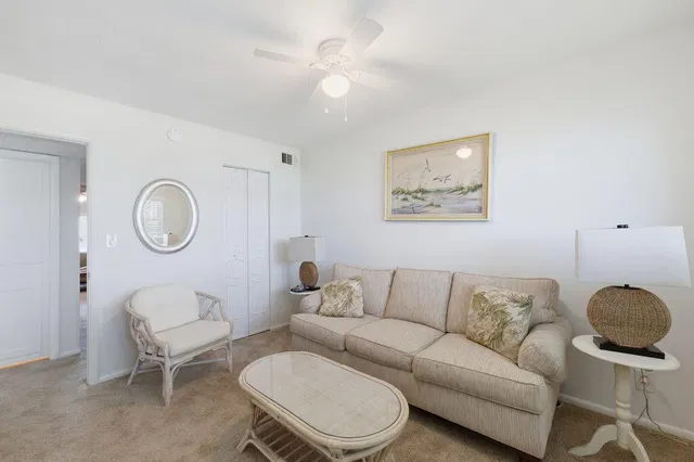 Unit 307 photo 20