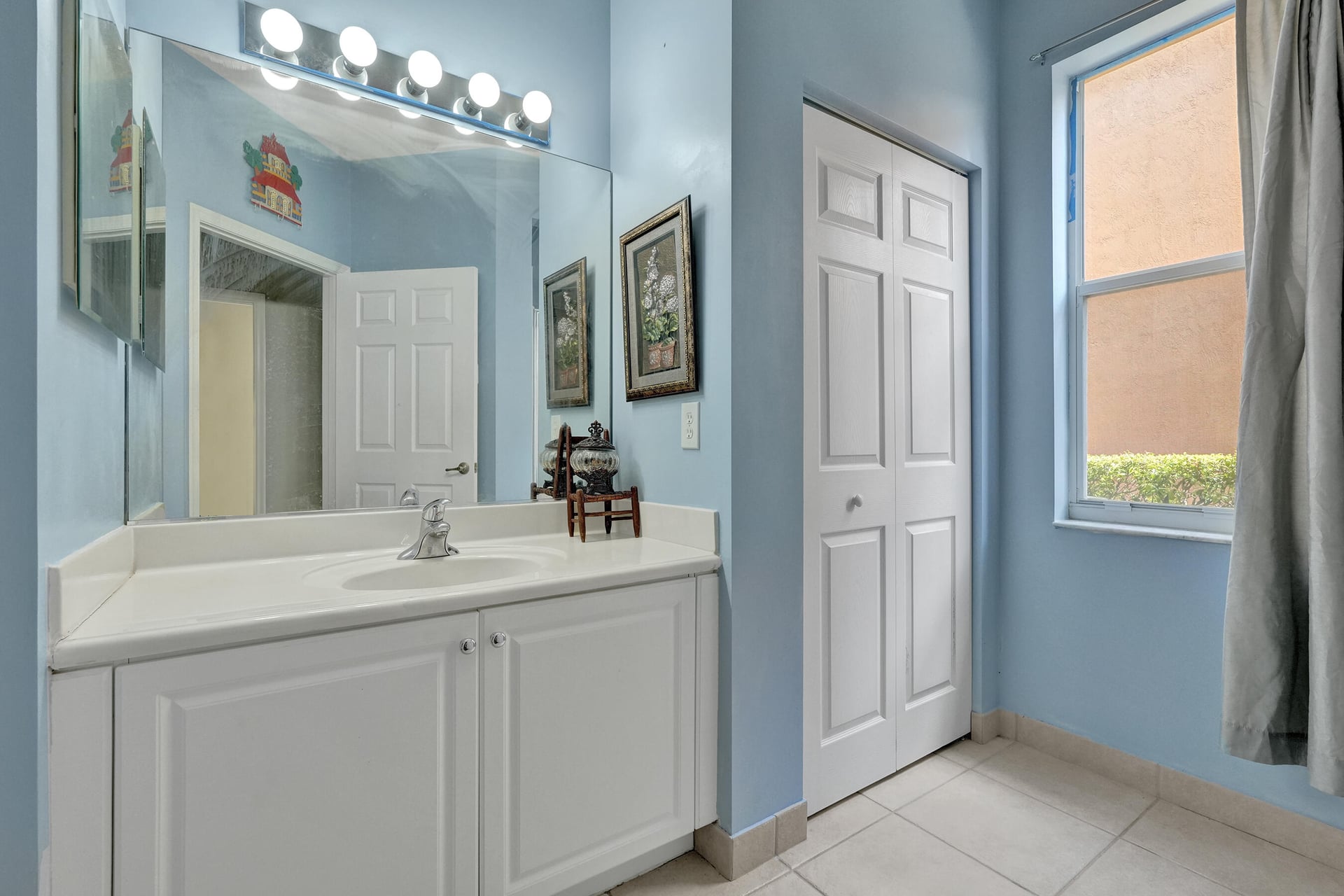 Residence photo 11
