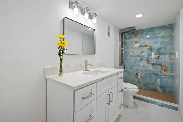 Unit 2160 photo 3