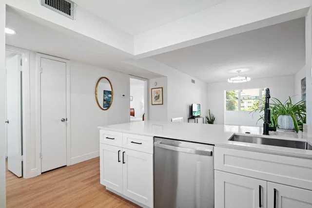 Unit 2160 photo 5