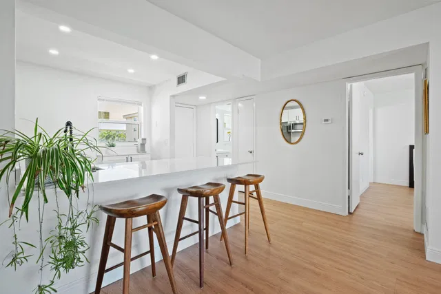 Unit 2160 photo 6