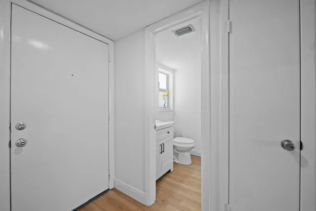 Unit 2160 photo 9