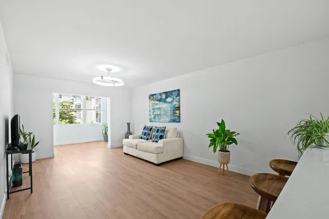 Unit 2160 photo 11