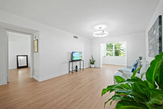 Unit 2160 photo 12