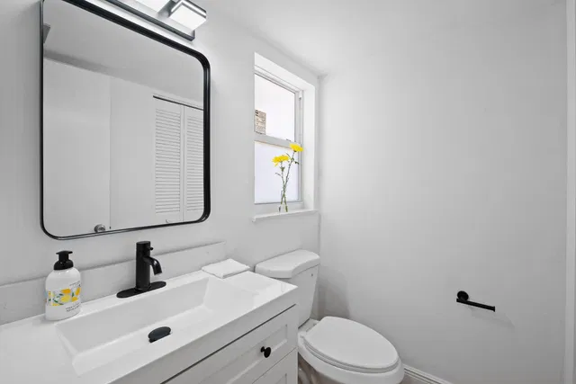 Unit 2160 photo 17