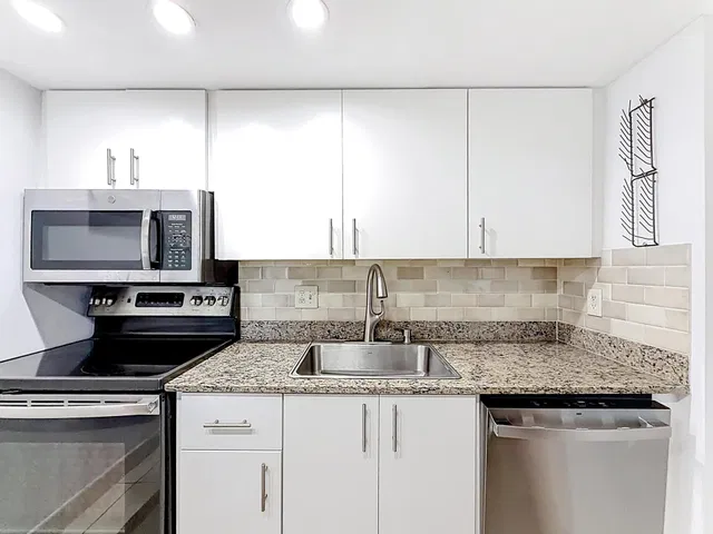 Unit 1411 photo 5