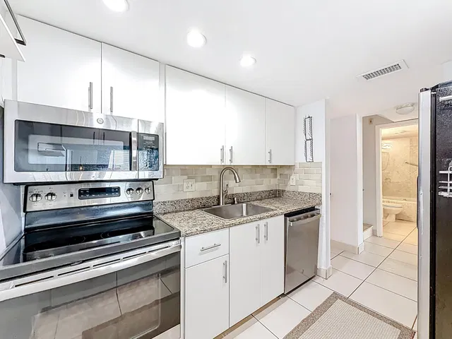 Unit 1411 photo 8