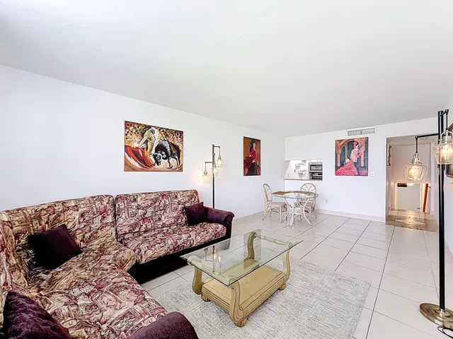 Unit 1411 photo 12