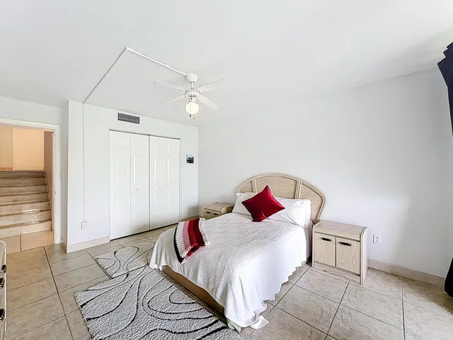 Unit 1411 photo 20