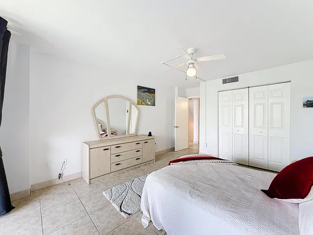 Unit 1411 photo 21