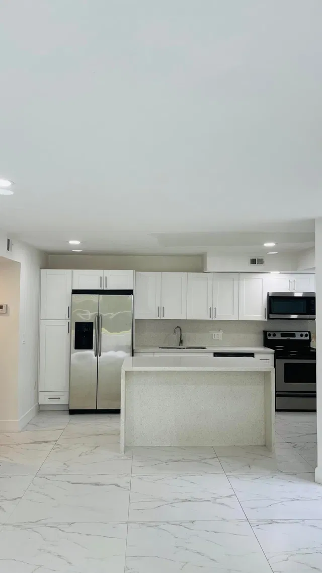 Village Square Unit 2012 photo 2