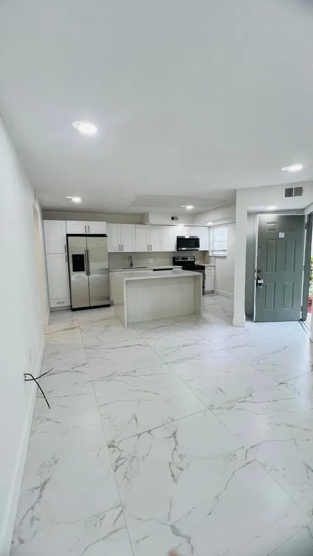 Village Square Unit 2012 photo 7