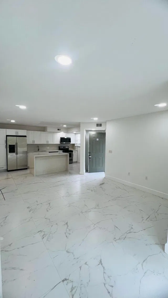 Village Square Unit 2012 photo 9