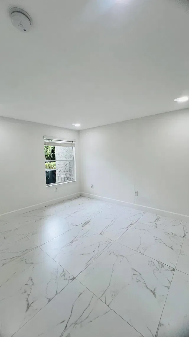 Village Square Unit 2012 photo 11