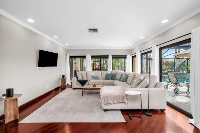 Residence photo 5