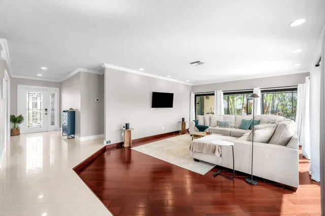 Residence photo 6