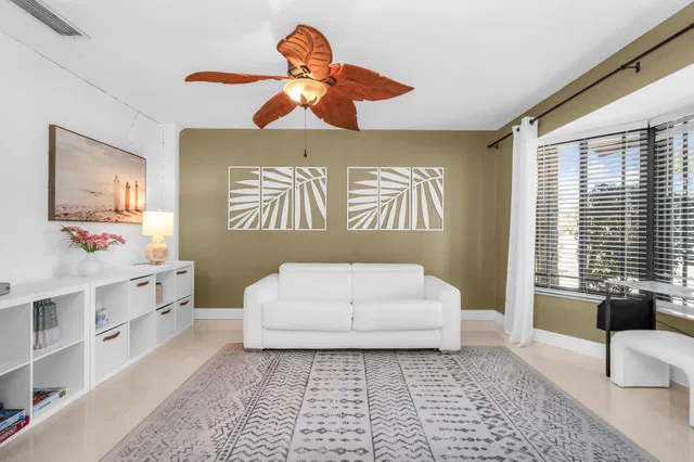 Residence photo 12