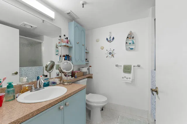 Unit 109 photo 9