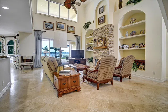  Residence photo 6