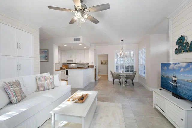 Unit 617 photo 10
