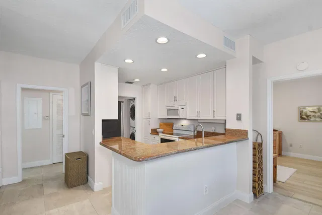 Unit 617 photo 14