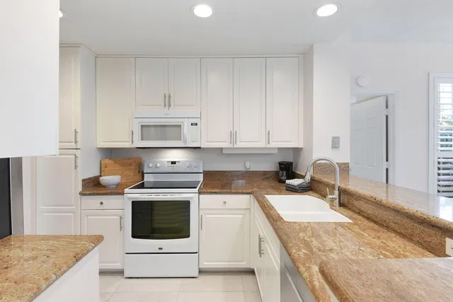 Unit 617 photo 15