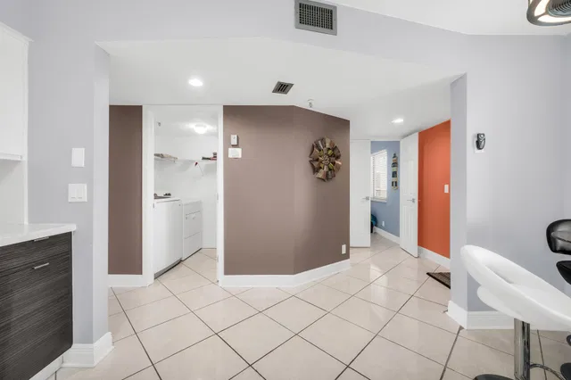  Unit 602 photo 6