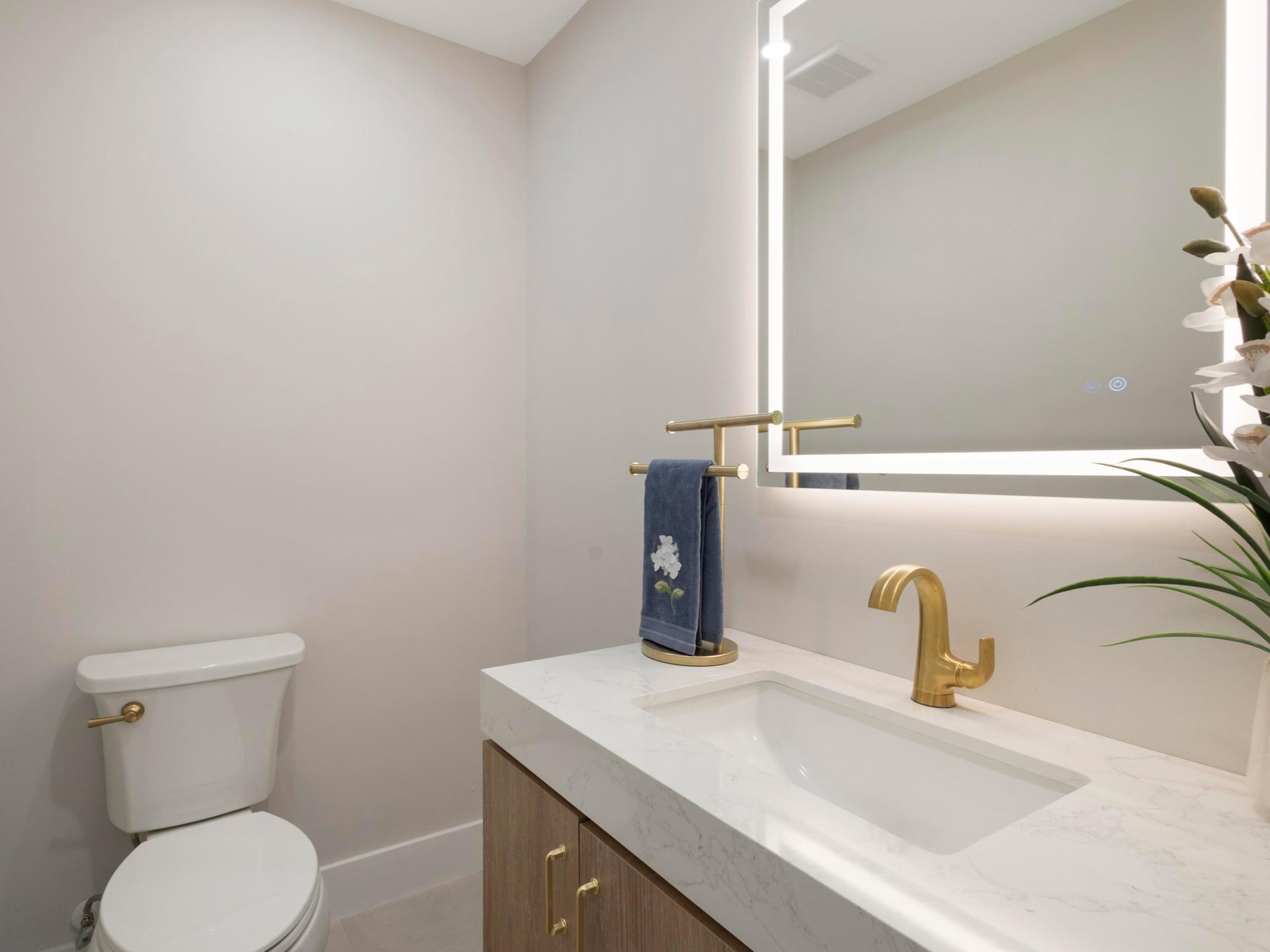 Unit H photo 21