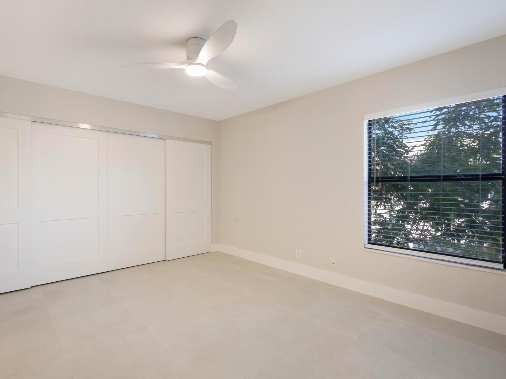 Unit H photo 23