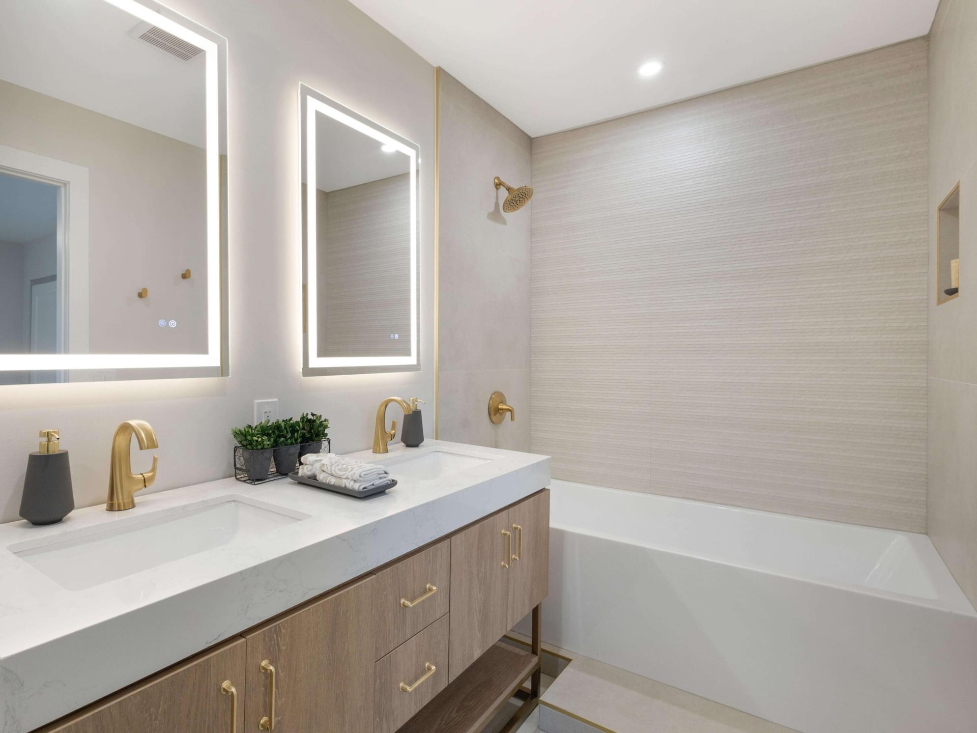 Unit H photo 25