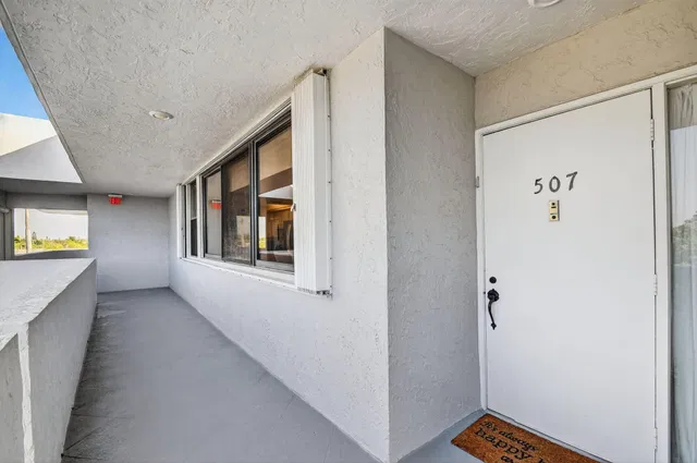 Unit 507 photo 21