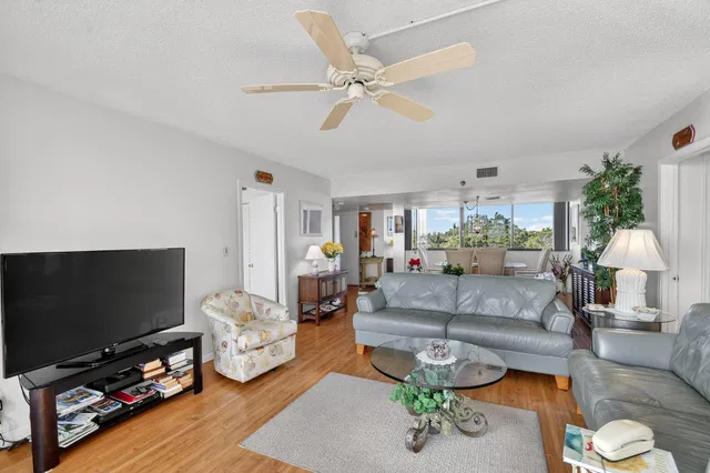 Unit 507 photo 29