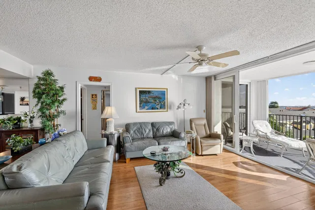 Unit 507 photo 31