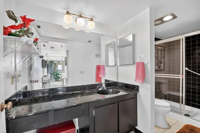 Unit 507 photo 37