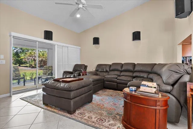 Monarch Country Club Residence photo 14