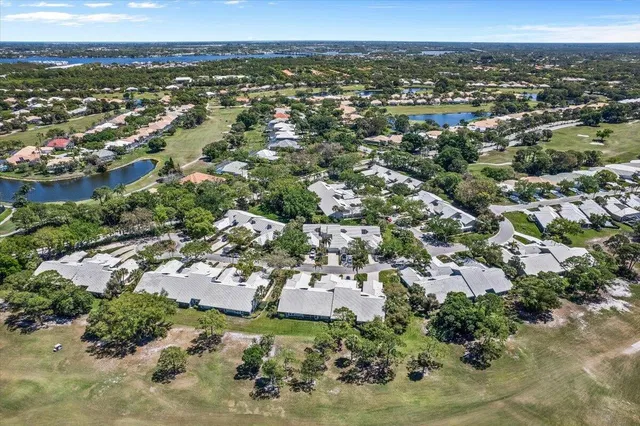 Monarch Country Club Residence photo 35