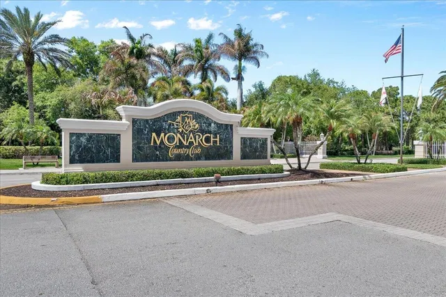 Monarch Country Club Residence photo 41