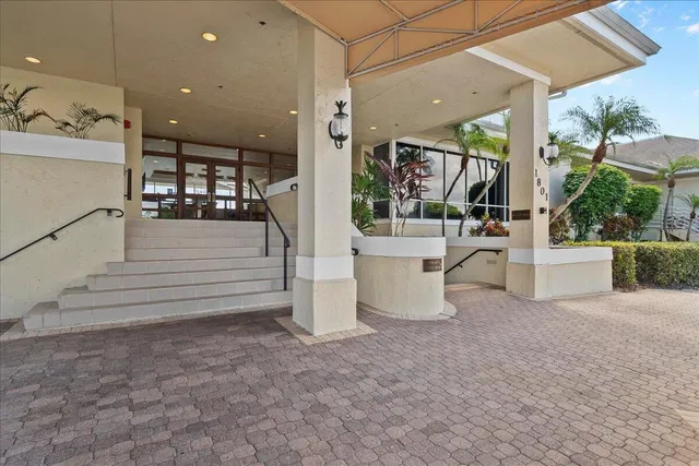 Monarch Country Club Residence photo 43