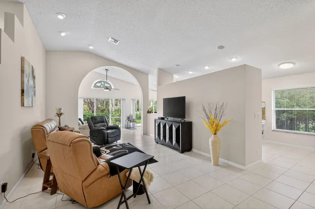 Residence photo 2