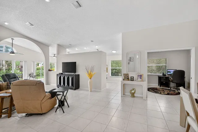 Residence photo 3