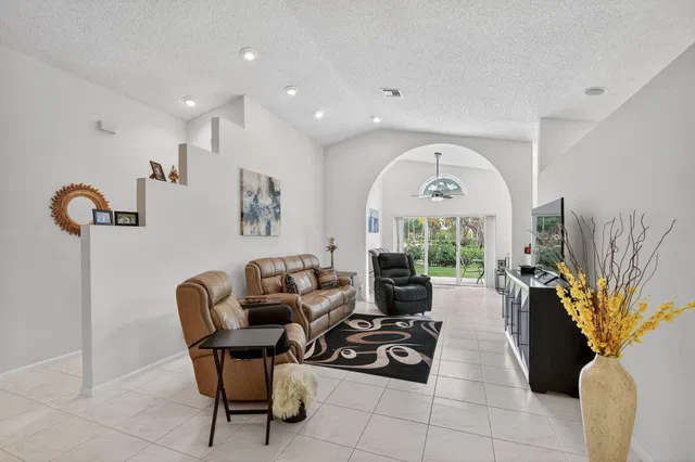 Residence photo 4