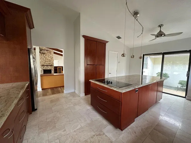  Residence photo 7