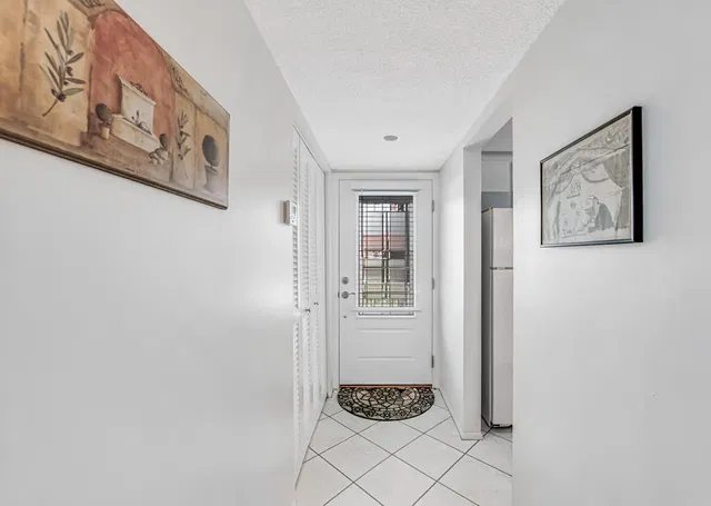 Unit 204 photo 6