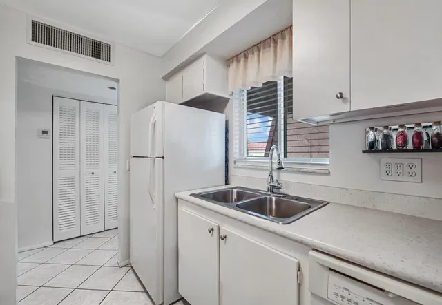 Unit 204 photo 9