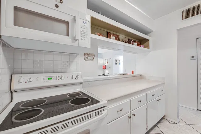 Unit 204 photo 10