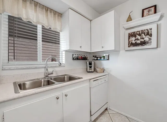 Unit 204 photo 14