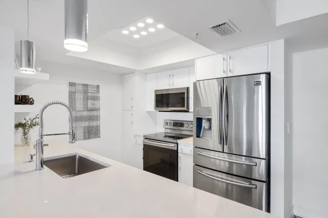 Townsend Place Unit 609 photo 4